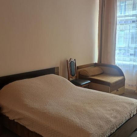 Apartment On Sheptytskyh 27 Лвив Екстериор снимка